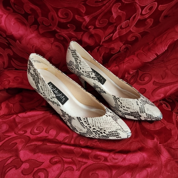 HIGHLIGHTS Brand Blk & White faux snake skin 2" stilleto heels size 7. - Picture 2 of 4